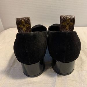 Free Ship Finds’ . LOUIS VUITTON Authentic Tab Logo Black Suede Size 37.5 Pumps